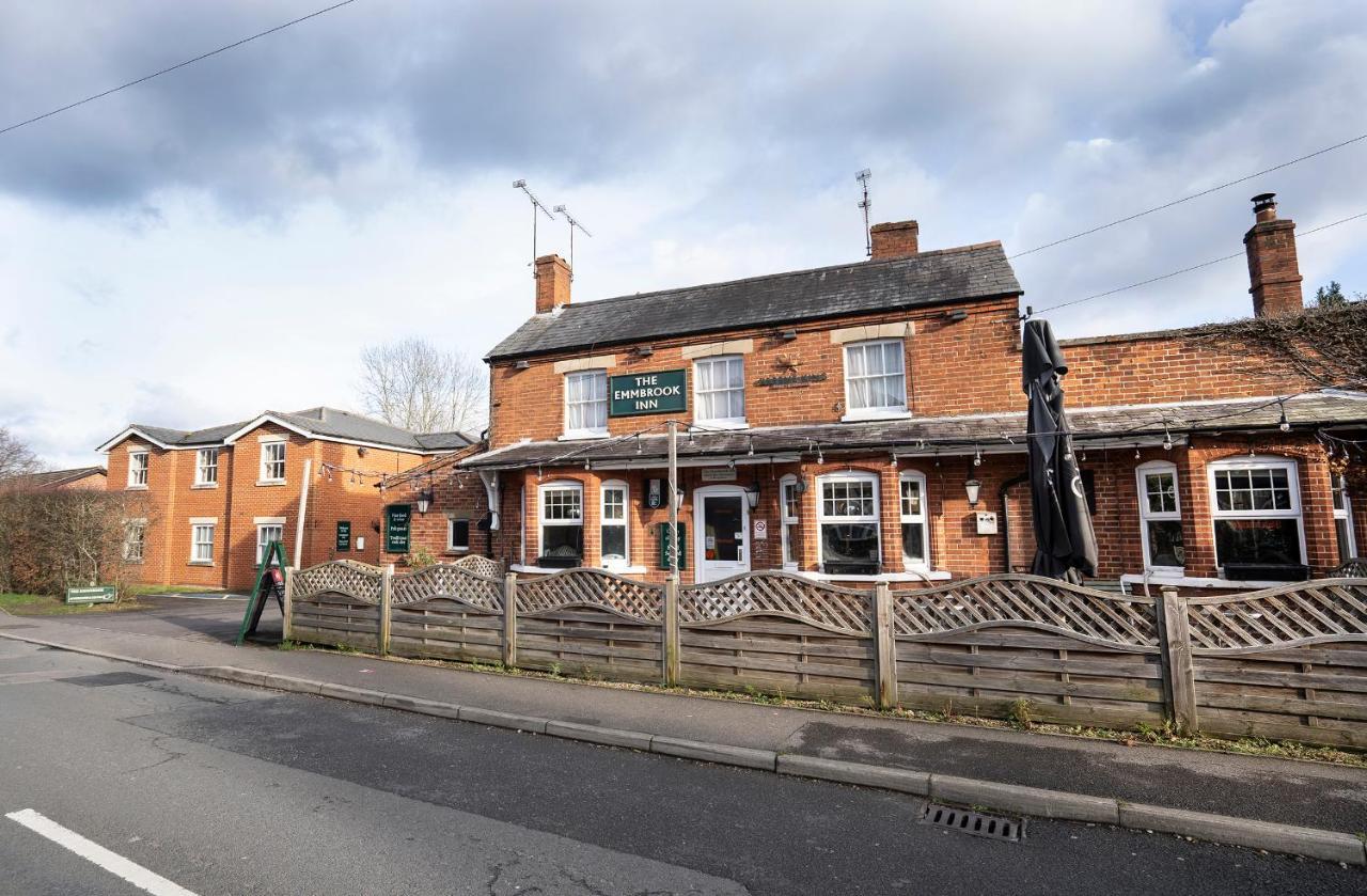 The Emmbrook Inn Hotel Wokingham Extérieur photo